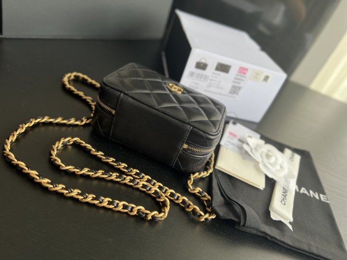  Handbag  Chanel AP2874  size 13.5cmx8.5cmx6 cm