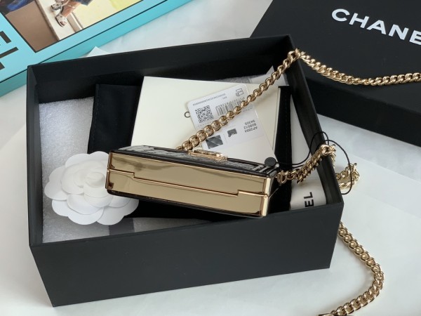 Handbag Chanel  size  11*7.5*2.4 cm