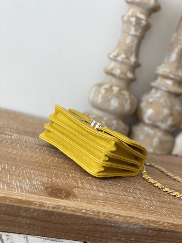  Handbag  Chanel  81209  size  12.5 cm