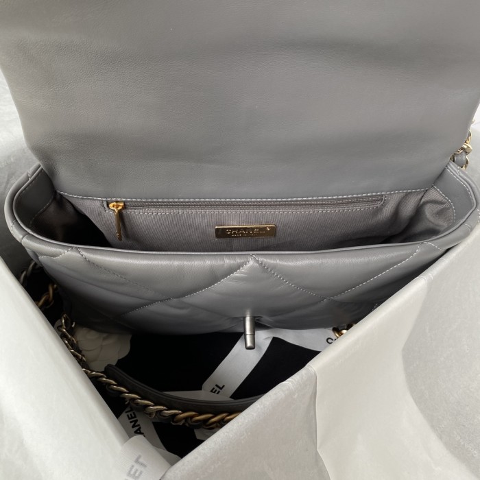  Handbag  Chanel  size 30 cm