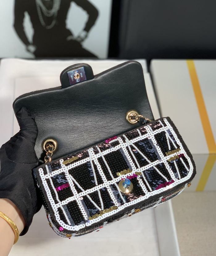  Handbag  Chanel  size 19 Cm