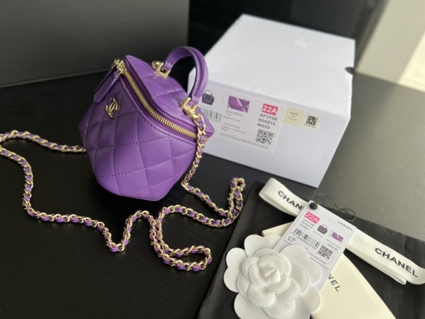  Handbag  Chanel AP2198 size  11cmx8.5cmx7 cm