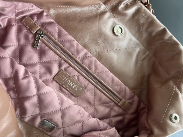  Handbag  Chanel  size  39cmx42cmx8 cm