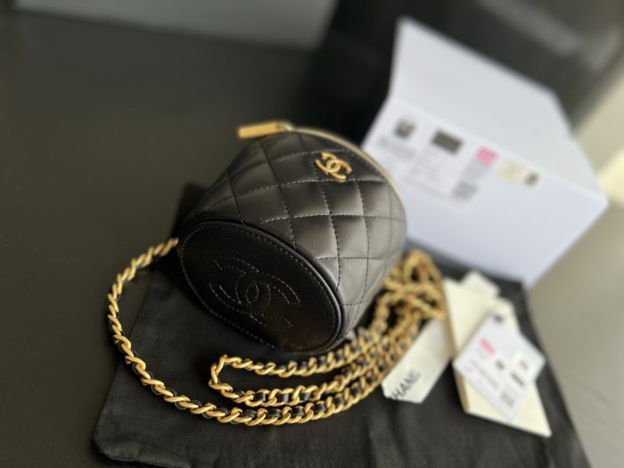  Handbag  Chanel AP2873  size  10.5cmx11.5 cm