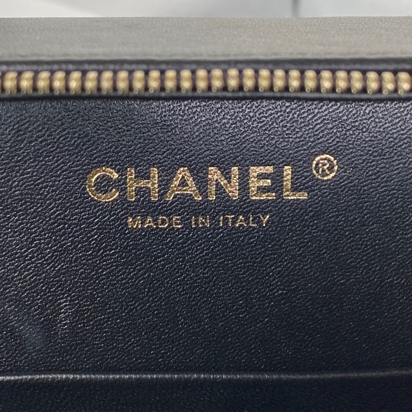  Handbag  Chanel AS3319 size  16*20.5*7.5 *cm