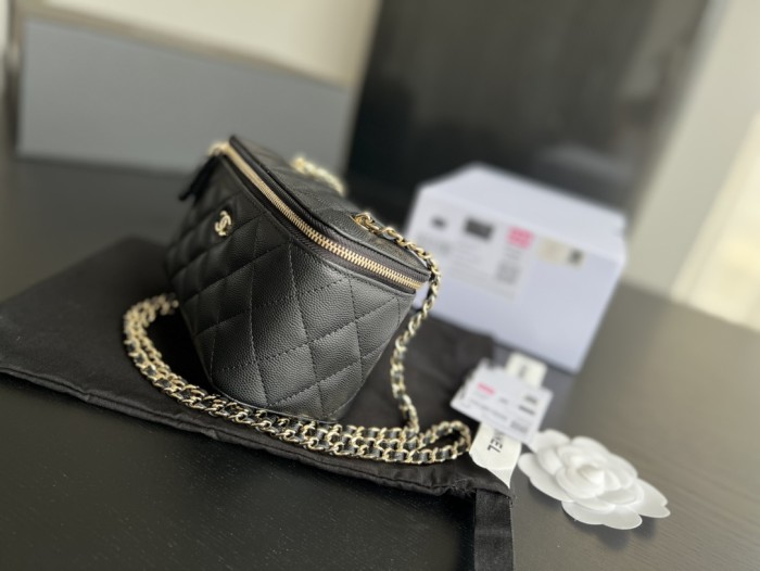  Handbag  Chanel  size  16cmx8cmx10 cm