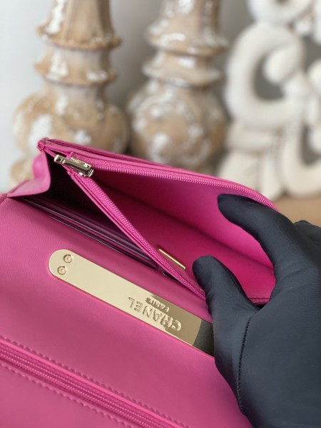  Handbag   Chanel 81207  size  19 cm   