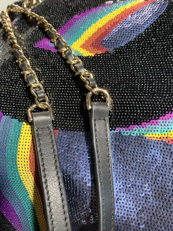  Handbag   Chanel size  39 cm