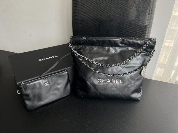  Handbag  Chanel  size  35cmx37cmx7 cm