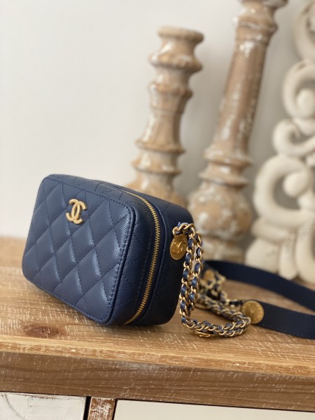 Handbag   Chanel 2858  size 14x10x7 cm