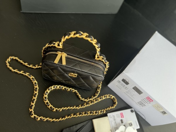  Handbag  Chanel AP2874  size 13.5cmx8.5cmx6 cm