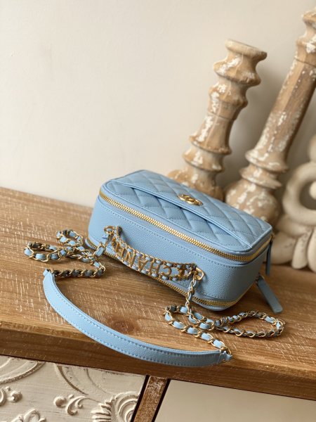  Handbag   Chanel  AP3222  size  19*13.5*7* cm