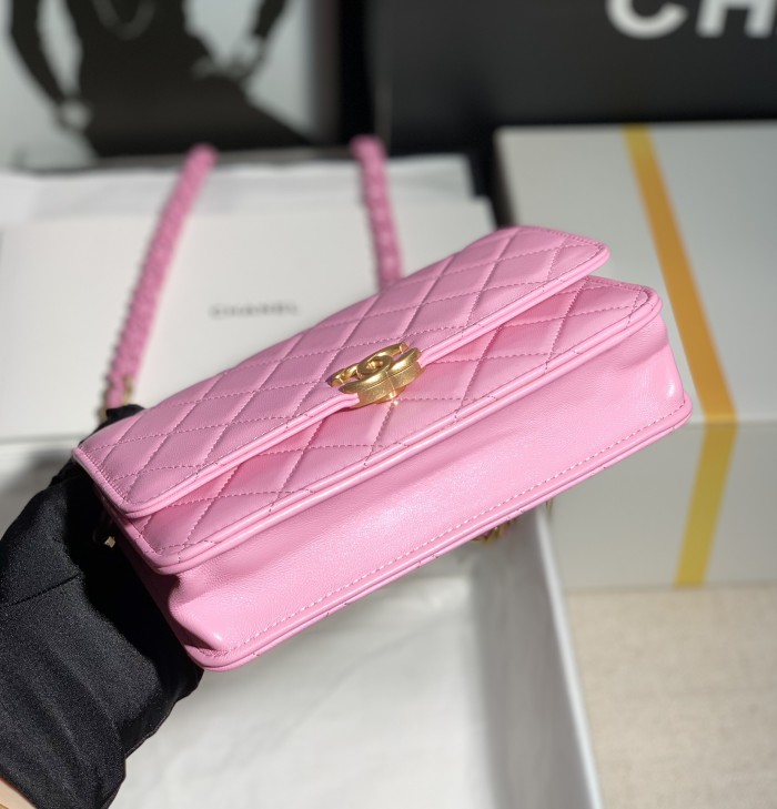  Handbag  Chanel  size  12*19*3.5 cm