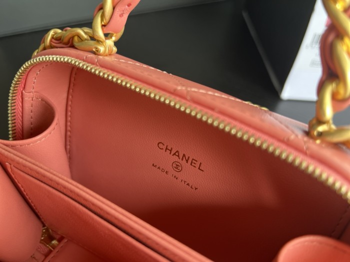  Handbag  Chanel AP2874  size 13.5cmx8.5cmx6 cm 