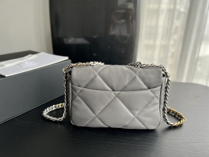  Handbag   Chanel 1160  size  26cmx16cmx9 cm 