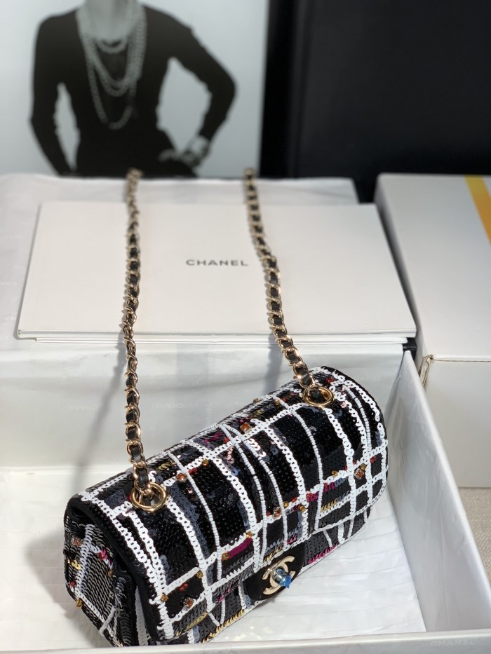  Handbag  Chanel  size 19 Cm