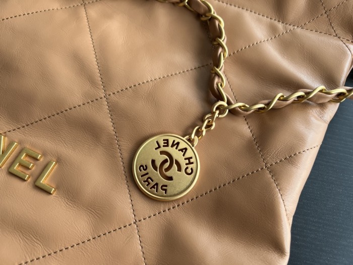  Handbag   Chanel  size 35cmx37cmx7 cm