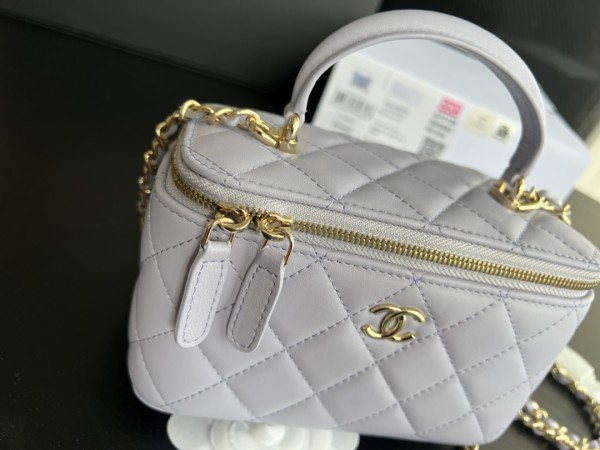  Handbag Chanel  AP2199  size  17cmx9.5cmx8 cm