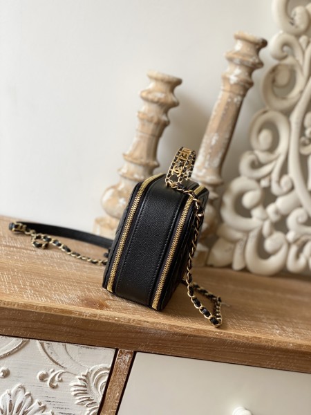 Handbag  Chanel  AP3222  size 19*13.5*7  cm