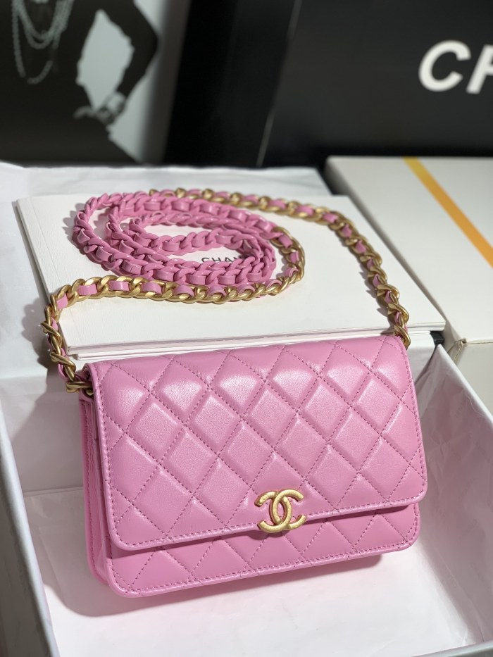  Handbag  Chanel  size  12*19*3.5 cm