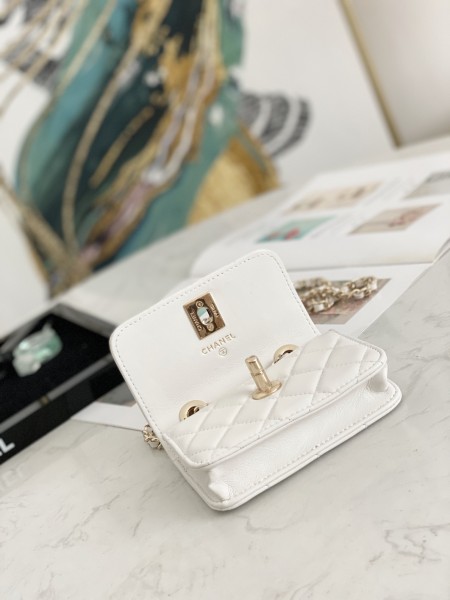  Handbag  Chanel 82768 size 12.5 2.5 9 cm