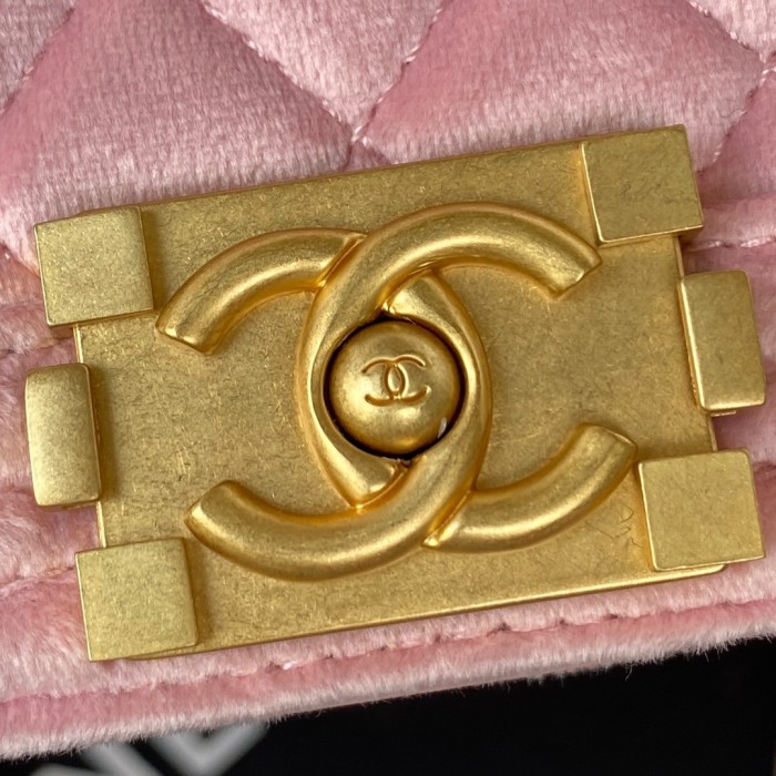  Handbag  Chanel AS3315  size 15x9.5x4.5 cm