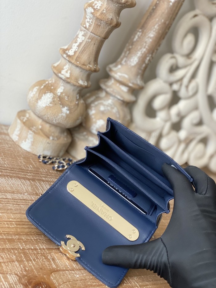 Handbag  Chanel 81209 size 12.5 cm