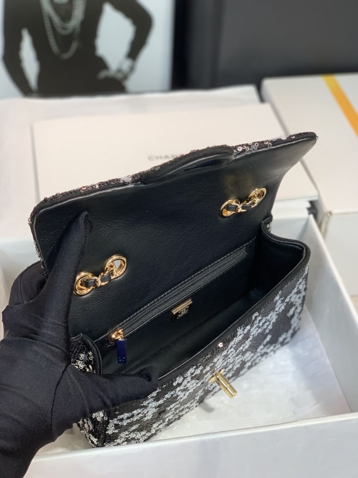  Handbag  Chanel  size 20 cm