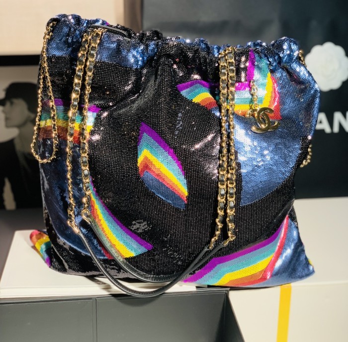  Handbag   Chanel size  39 cm