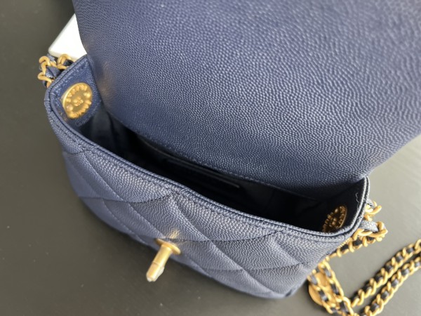 Handbag   Chanel  AP3368 size  18 cm