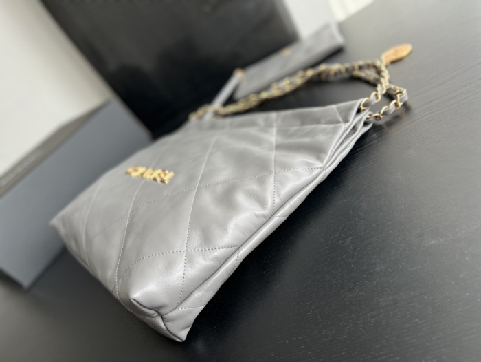  Handbag  Chanel  size  35cmx37cmx7 cm