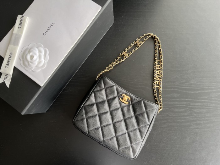  Handbag   Chanel   3223  size  16cmx19cmx8 cm