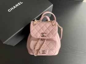  Handbag   Chanel 2908  size  18cmx18cmx12 cm 