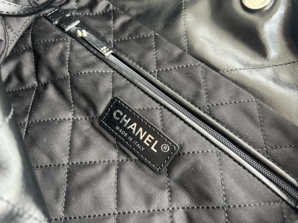  Handbag  Chanel  size  35cmx37cmx7 cm
