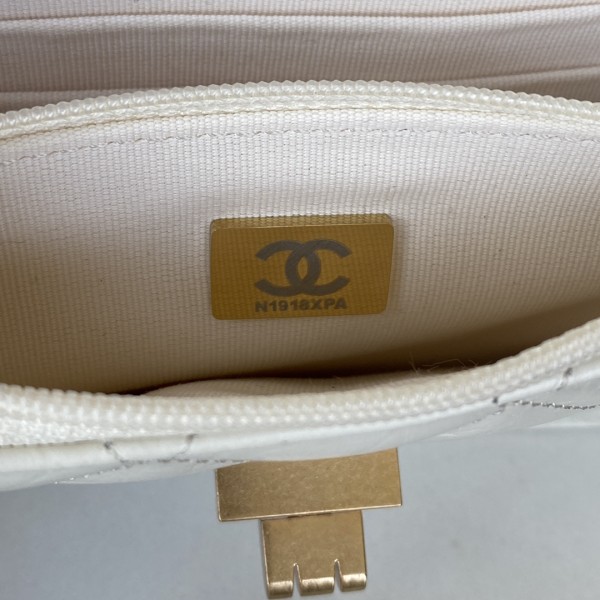  Handbag  Chanel  AP1764  size  11* 15.5*4.5 cm