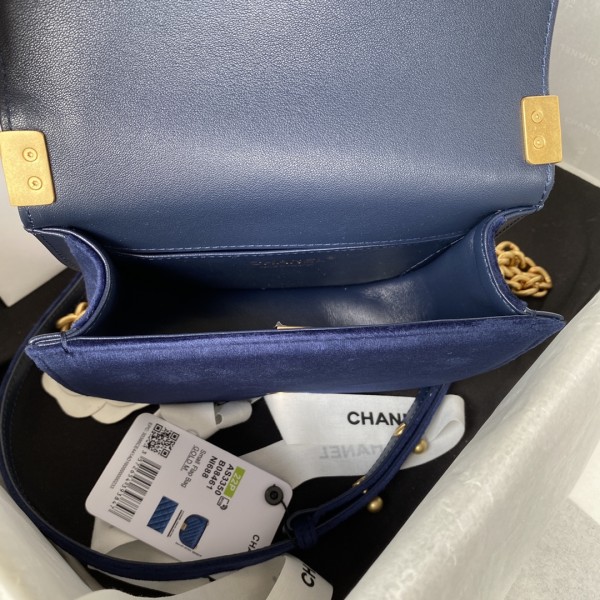 Handbag   Chanel  AS3350  size  18x12.5x6 cm