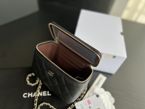  Handbag  Chanel  size  16cmx8cmx10 cm