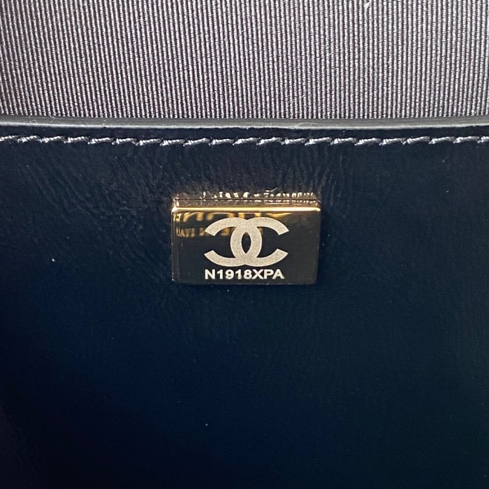 Handbag   Chanel  AS3332  size  21*23*8 *cm