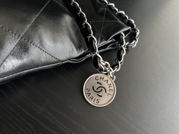  Handbag  Chanel  size  35cmx37cmx7 cm