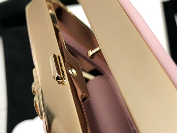 Handbag Chanel   size  11*7.5*2.4 cm