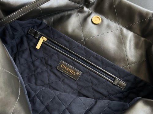 Handbag   Chanel  size  39cmx42cmx8 cm