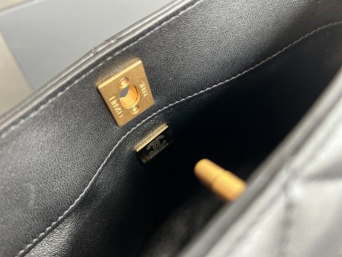  Handbag   Chanel  3223  size  16cmx19cmx8 cm