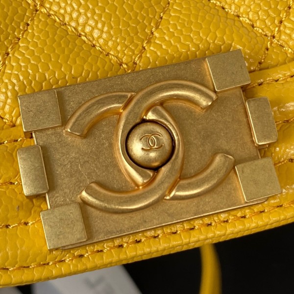  Handbag  Chanel  AS3315  size  15x9.5x4.5 cm 