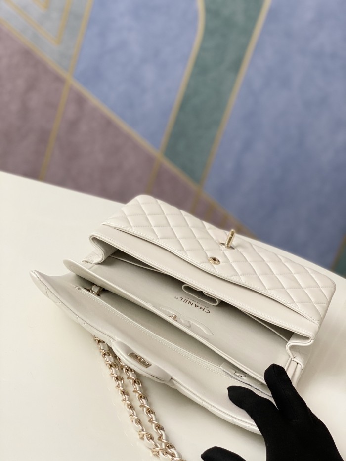 Handbag   Chanel  size  25  cm