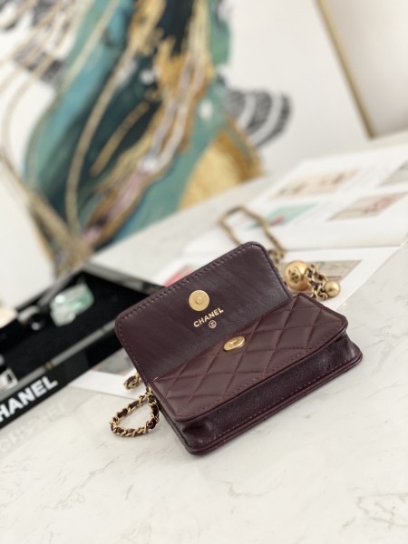  Handbag  Chanel 81135  size 12.5 9 2.5 cm