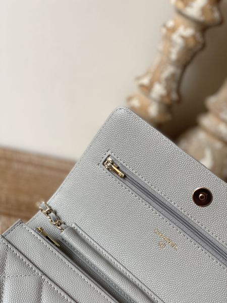  Handbag   Chanel  0250  size 19 cm