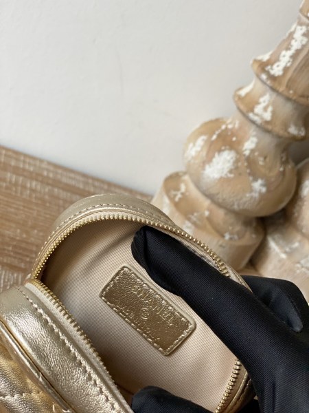  Handbag   Chanel  81202  size  8.5×11×5.5 cm