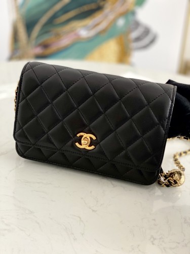  Handbag  Chanel  81133  size  19 cm
