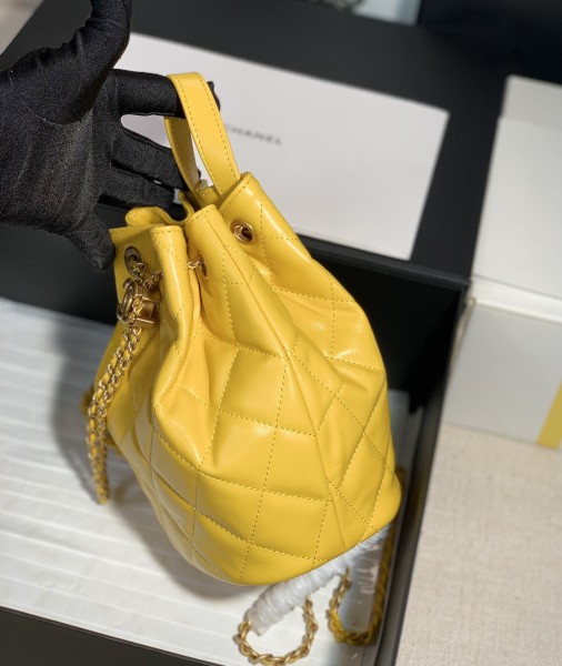  Handbag   Chanel  size  13*19 cm