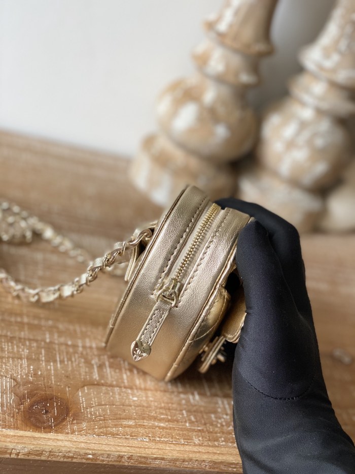  Handbag   Chanel  81202  size  8.5×11×5.5 cm